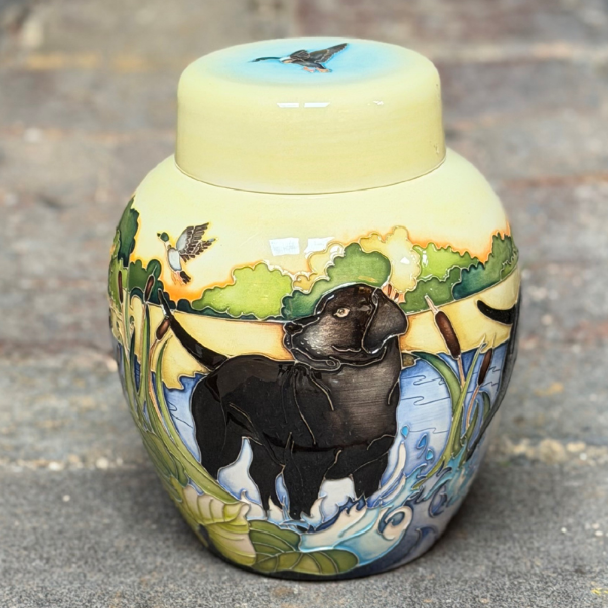 MOORCROFT - THE LOYAL COMPANION (LABRADOR) GINGER JAR