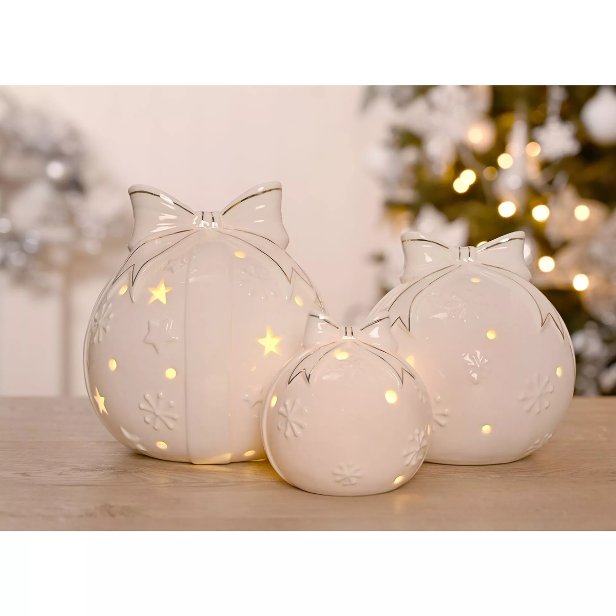 LED PORCELAIN BAUBLE - 15CM