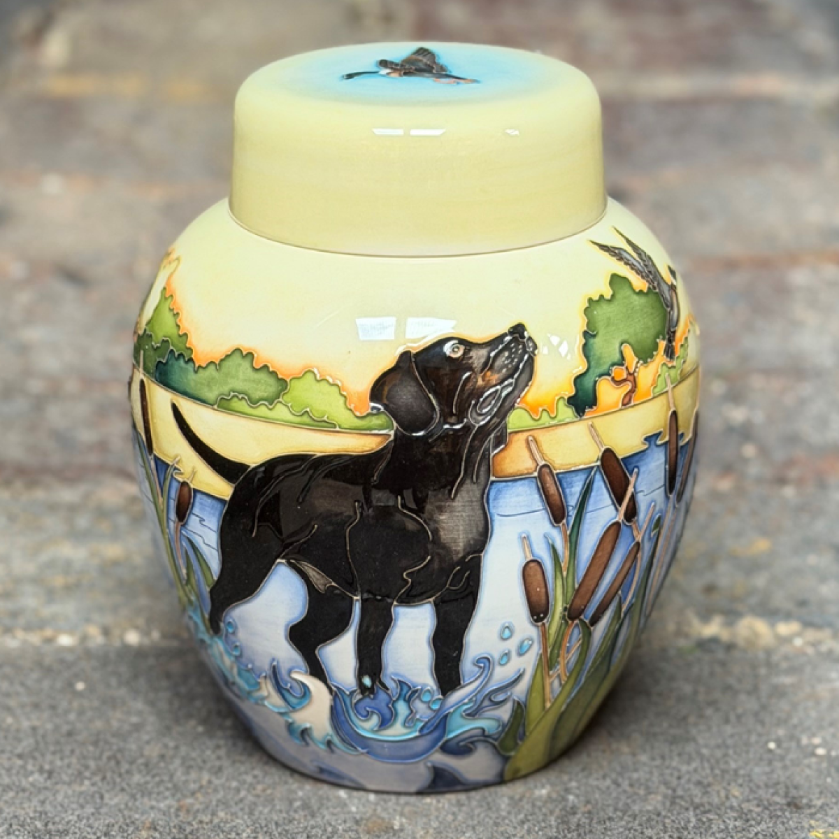 MOORCROFT - THE LOYAL COMPANION (LABRADOR) GINGER JAR