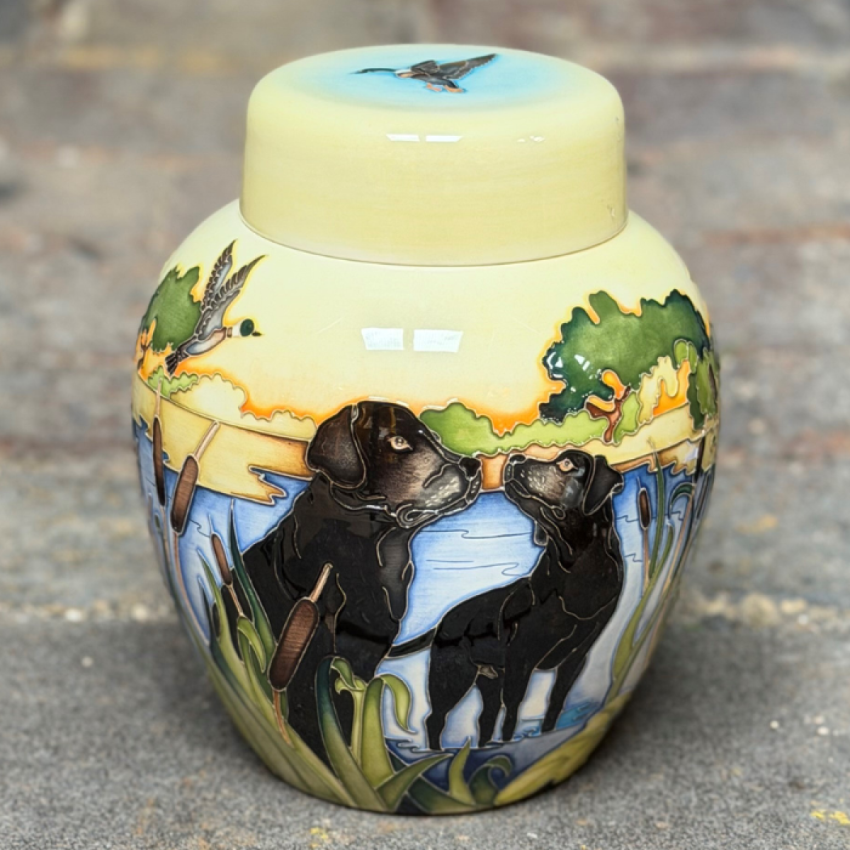 MOORCROFT - THE LOYAL COMPANION (LABRADOR) GINGER JAR