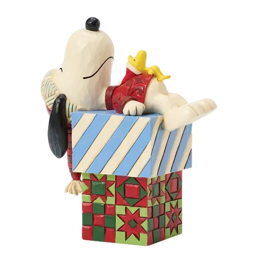 SNOOPY DREAMING OF CHRISTMAS